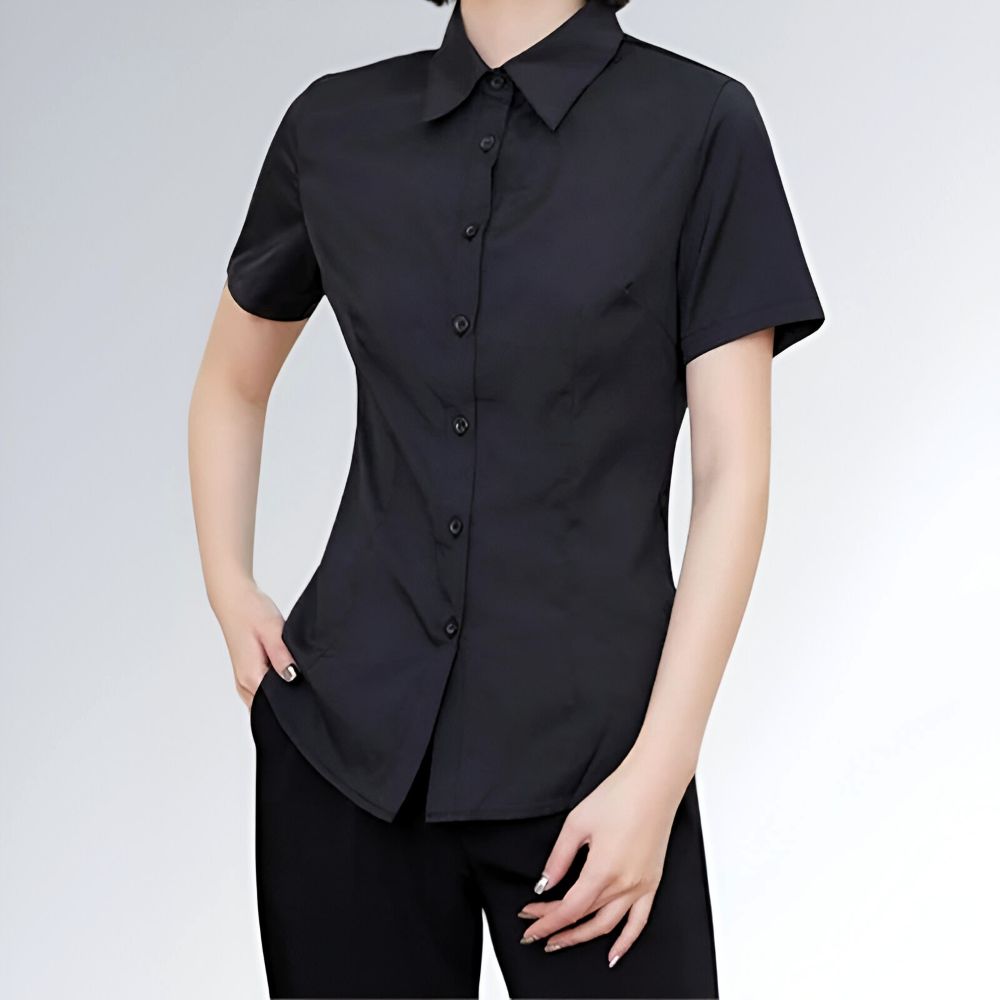 Blusa feminina preta com decote V e manga curta, modelagem ajustada e estilo casual sofisticado.