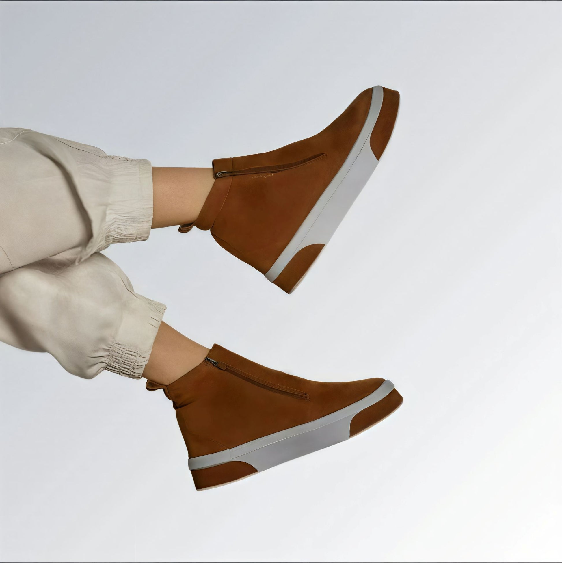 Bota Knot GuGi Sola Plana e Zíper Feminina Jz new moda