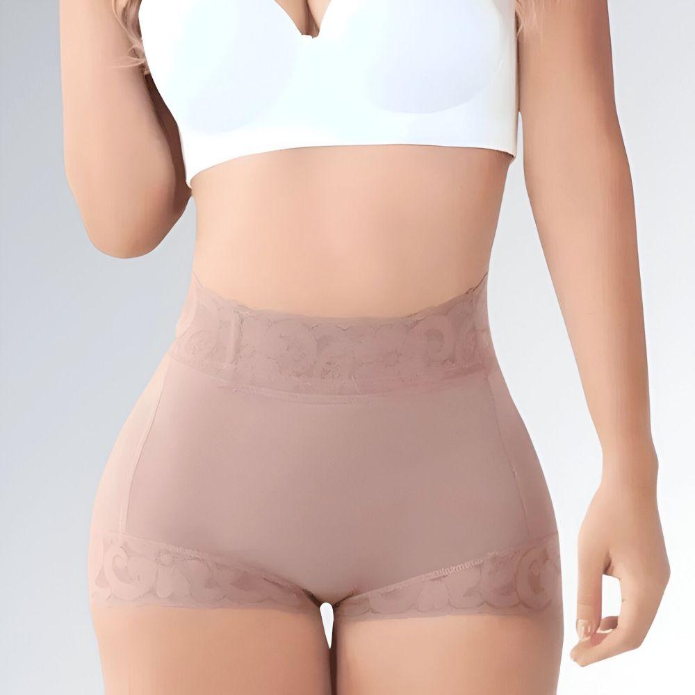 Calcinha modeladora bege feminina com cintura alta, efeito ampulheta e detalhes em renda para controle abdominal.