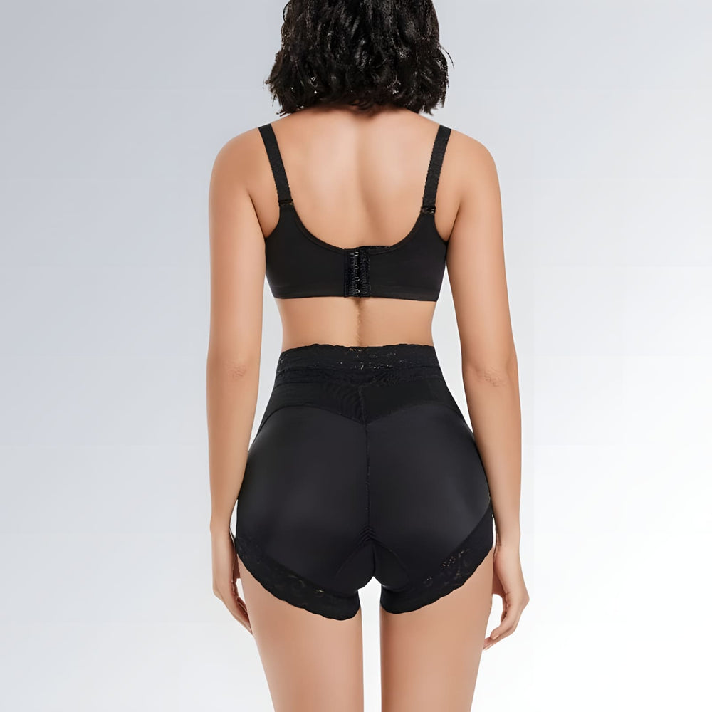 Calcinha modeladora preta feminina com cintura alta, efeito ampulheta e detalhes em renda para controle abdominal.