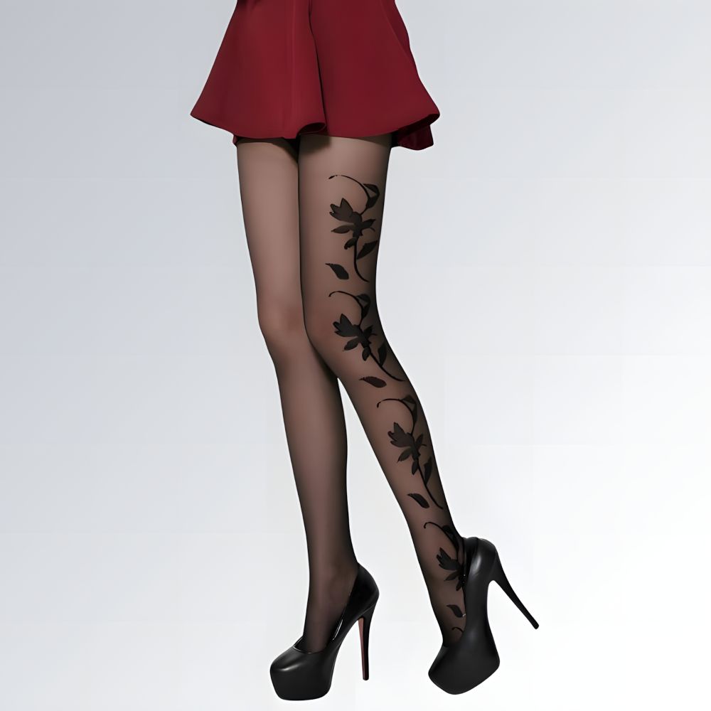 Meia-calça feminina preta com transparência e estampa decorativa nas pernas, ideal para looks ousados e sofisticados.