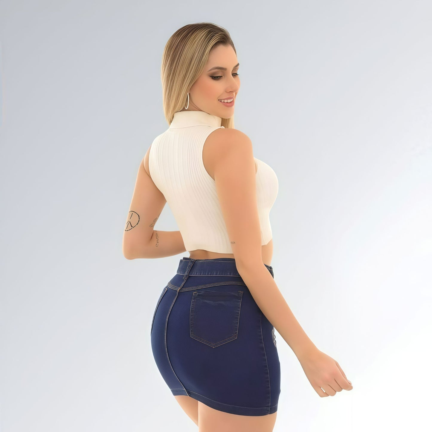 Saia Curta Jeans com Detalhes de Cinto Azul Escuro e Cintura Alta Feminina Jz New Moda