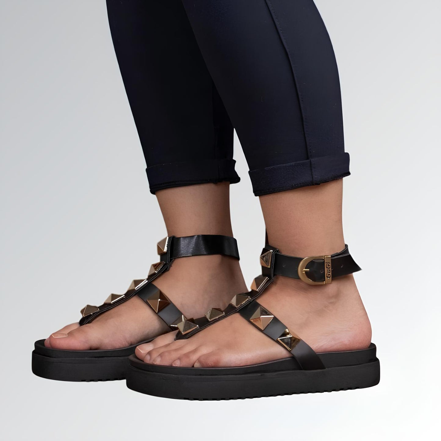 Sandália Plataforma Feminina GuGi Birken Com Pirâmides Douradas