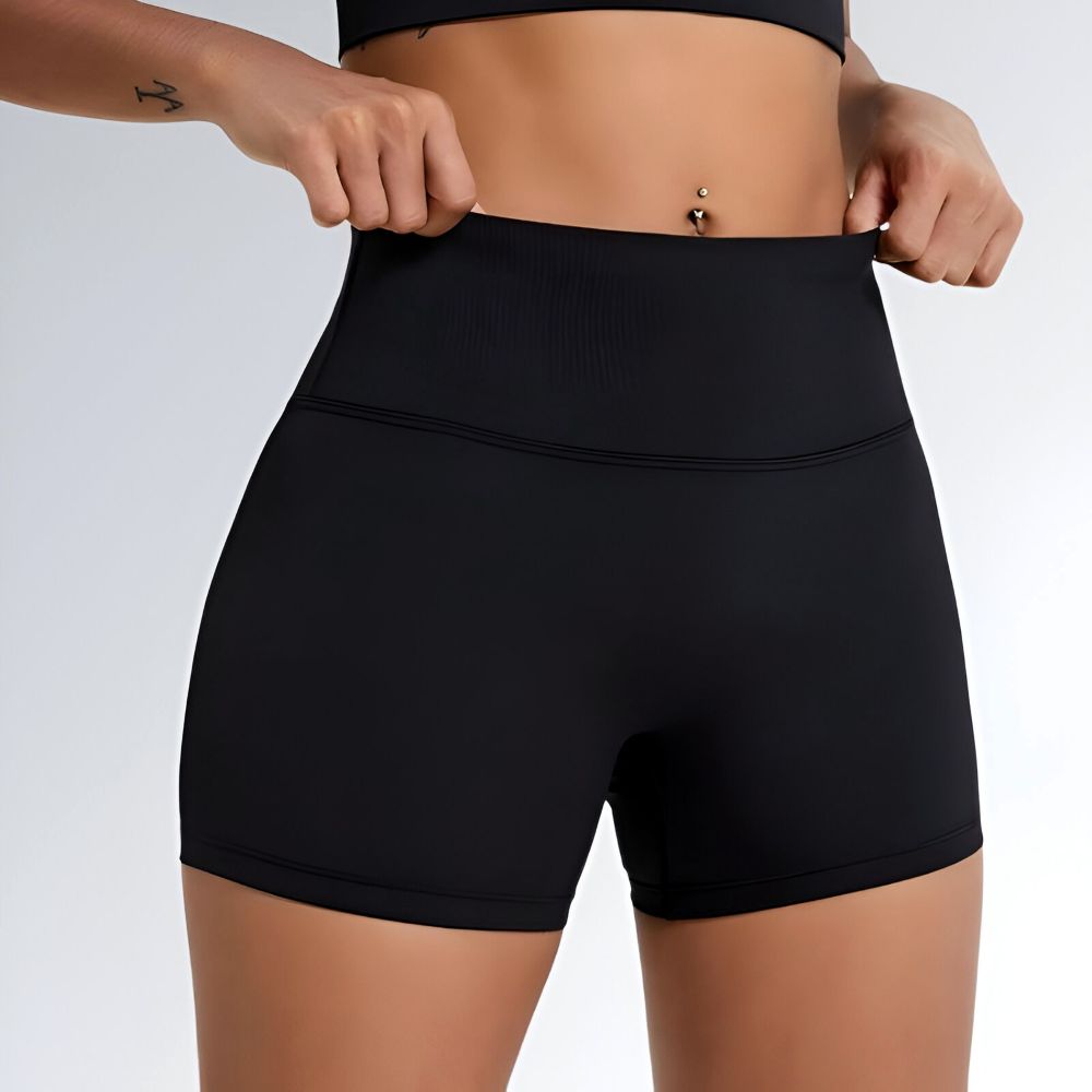 Shorts esportivos femininos preto com cintura alta, tecido de secagem rápida e modelagem justa para treino.