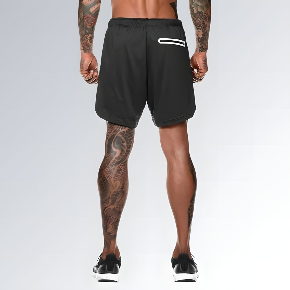 Shorts esportivo masculino preto modelo 2 em 1, com bolso interno oculto, cintura elástica e tecido de secagem rápida.