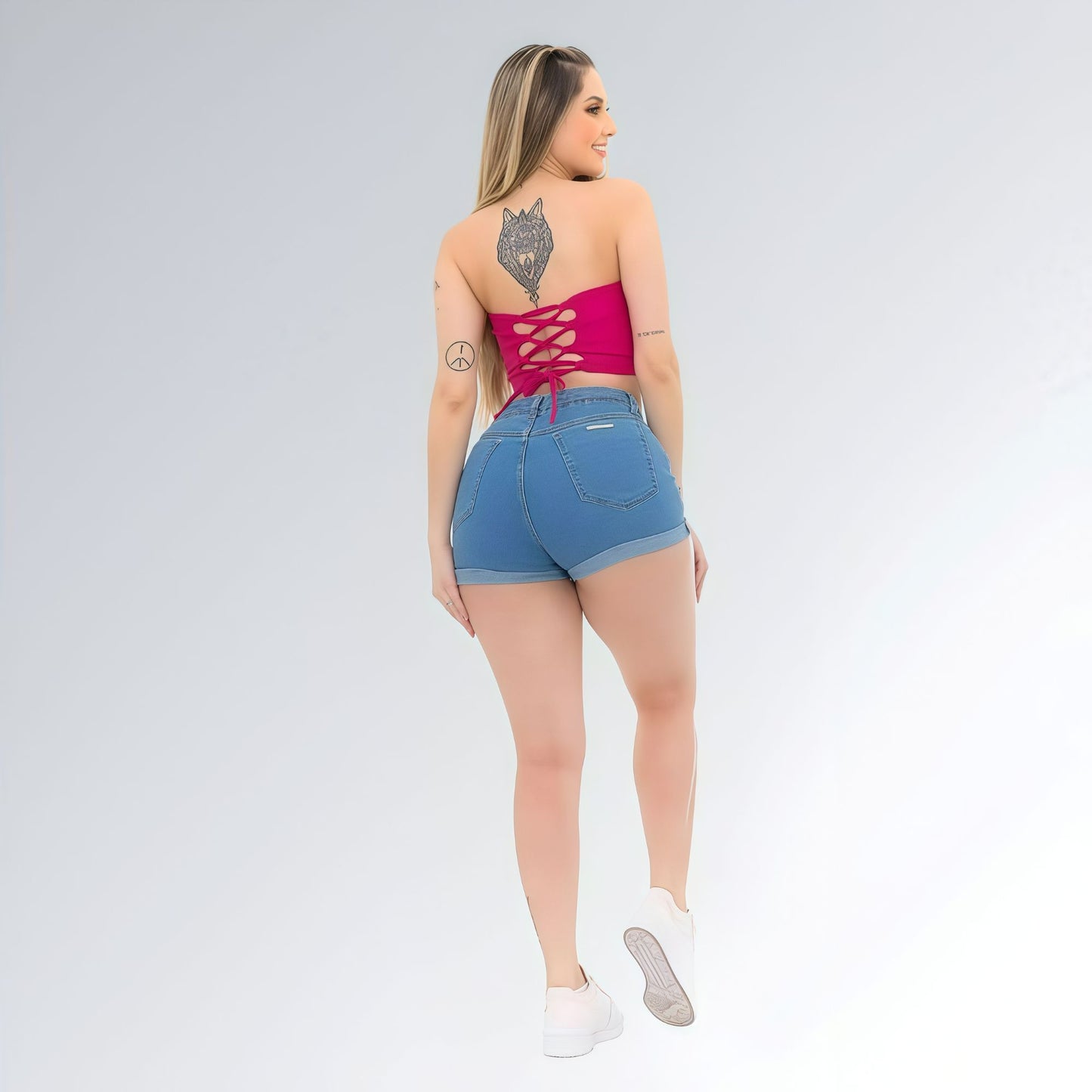 Shorts Jeans Feminino Levanta Bumbum Com Detalhe na Barra Dobrada Jz New Moda