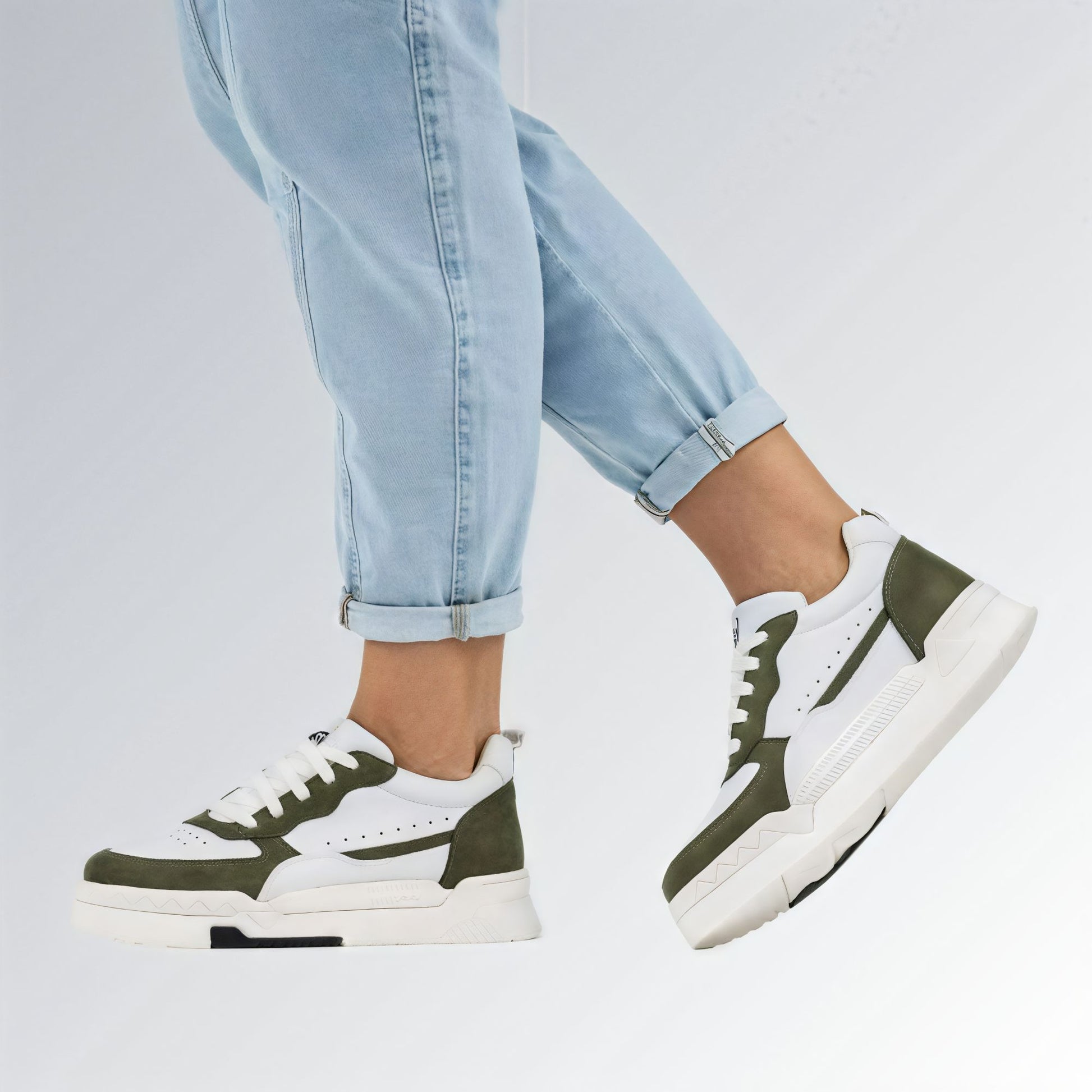 Tênis Sneaker Jade Feminino Casual GuGi Solado Confortável Premium Streetwear Camurça Jz new moda