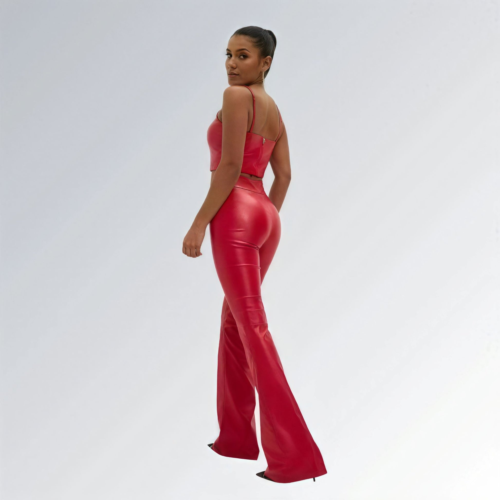 Calça Couro Sintético Boca de Sino de Cintura Alta Feminina Jz new moda