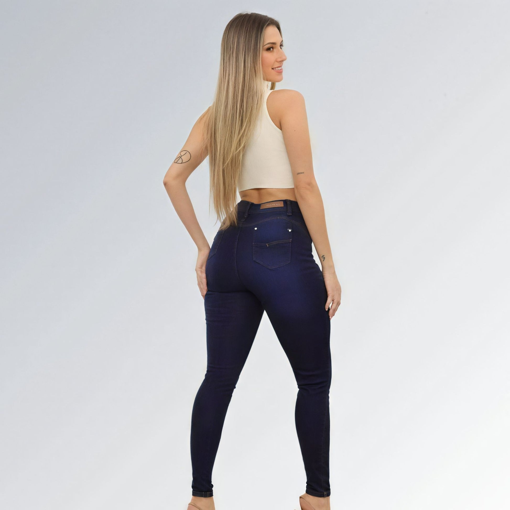 Calça jeans skinny feminina azul escuro, cintura alta com cinta lipo embutida, estilo comfort e tecido premium.