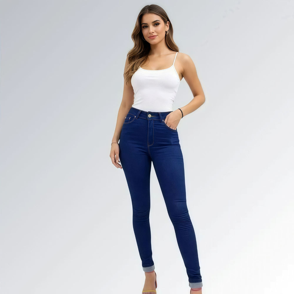 Calça jeans skinny feminina escura Pthirillo de cintura alta com fechamento em botão e zíper, bolsos frontais e costura aparente — peça moderna disponível para venda online de moda casual.