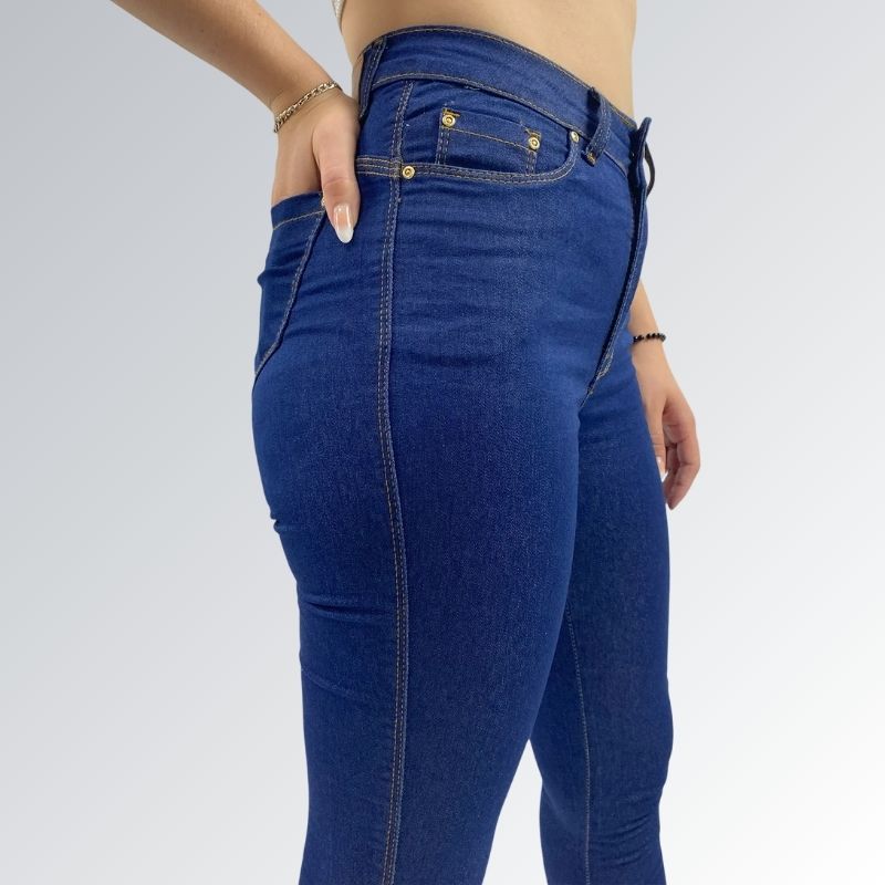 Calça jeans skinny feminina escura Pthirillo de cintura alta com fechamento em botão e zíper, bolsos frontais e costura aparente — peça moderna disponível para venda online de moda casual.