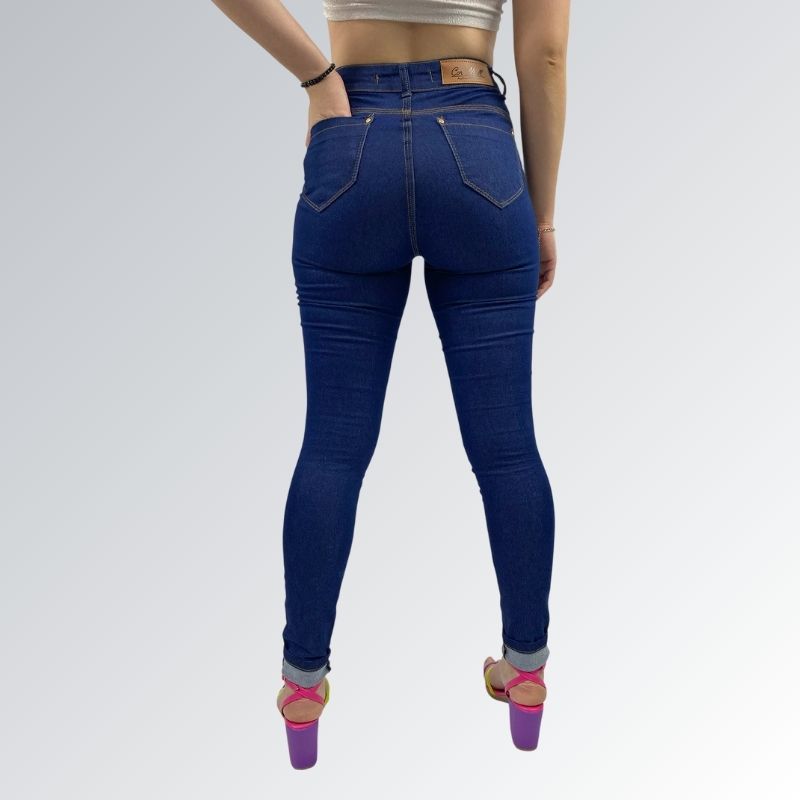 Calça jeans skinny feminina escura Pthirillo de cintura alta com fechamento em botão e zíper, bolsos frontais e costura aparente — peça moderna disponível para venda online de moda casual.