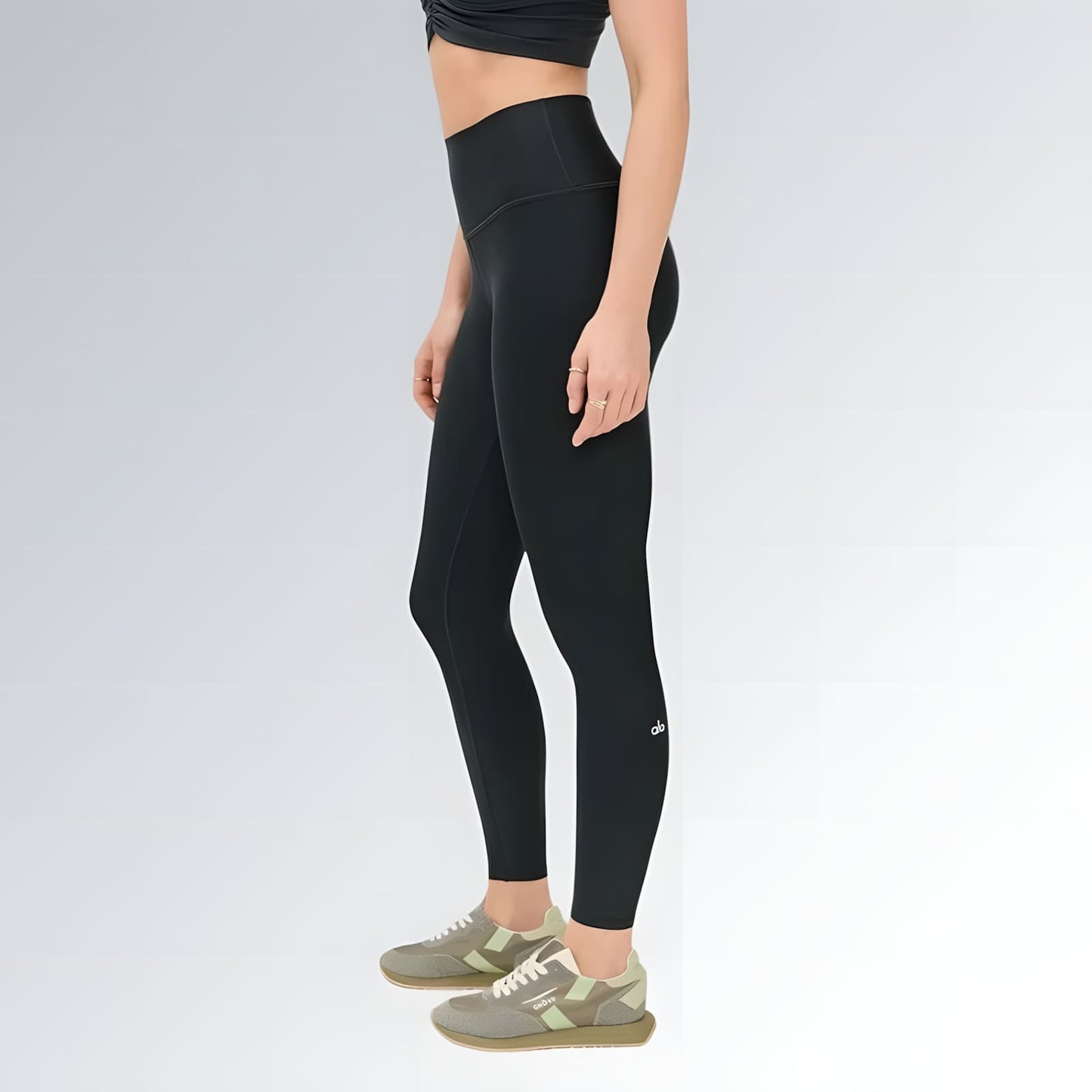 Calça legging feminina preta de cintura alta com ajuste firme, estilo urbano esportivo e visual moderno.