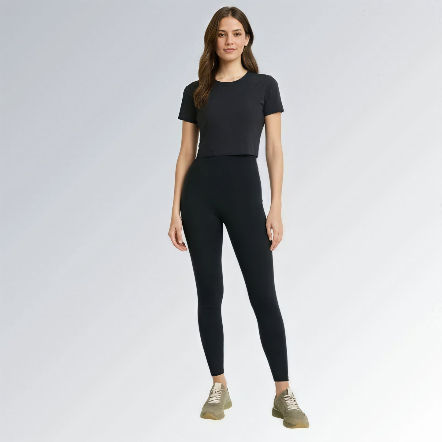 Calça legging feminina preta de cintura alta com ajuste firme, estilo urbano esportivo e visual moderno.