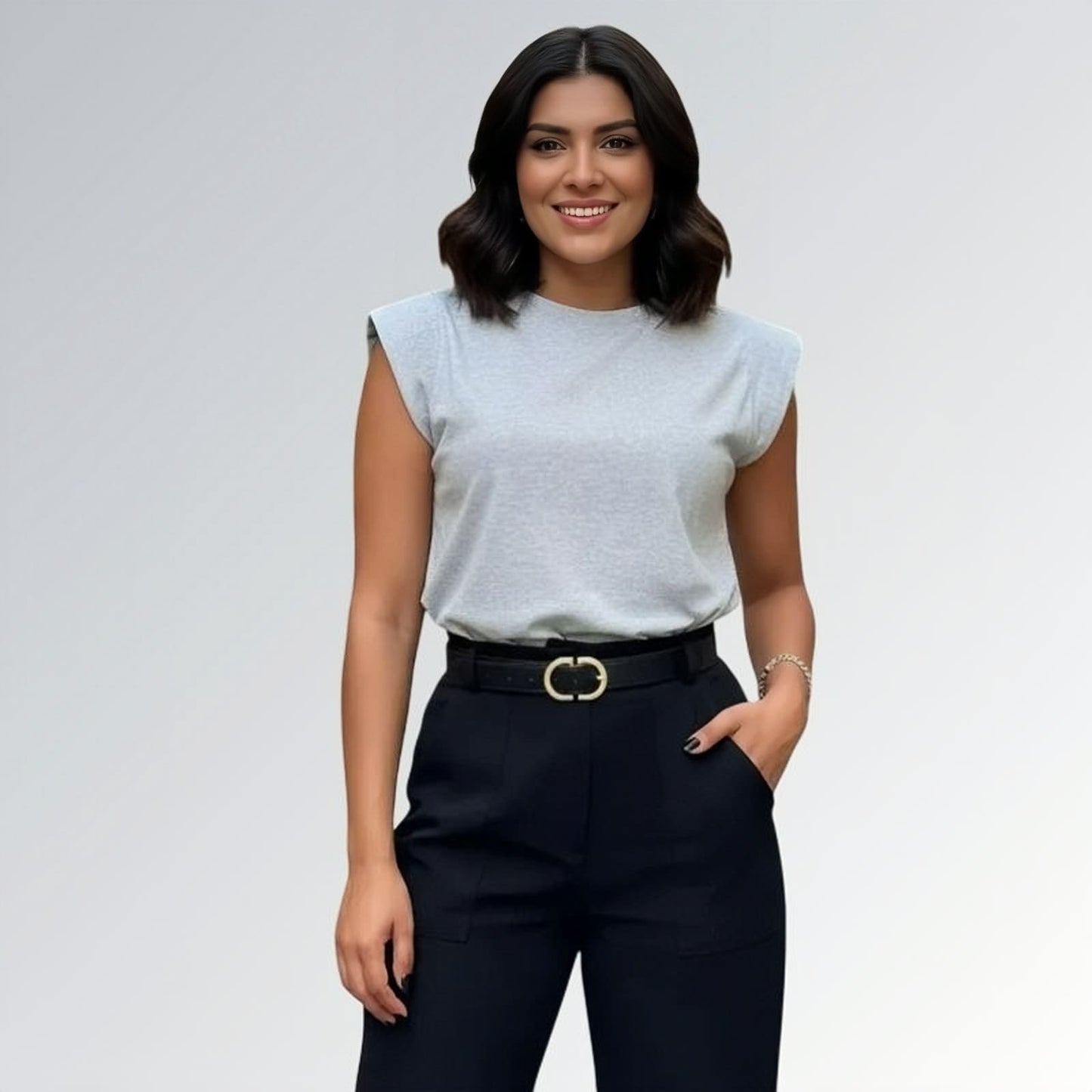 Camiseta muscle tee algodão feminina cinza sem mangas estilo morcego — peça moderna disponível para venda online de moda casual e sofisticada.