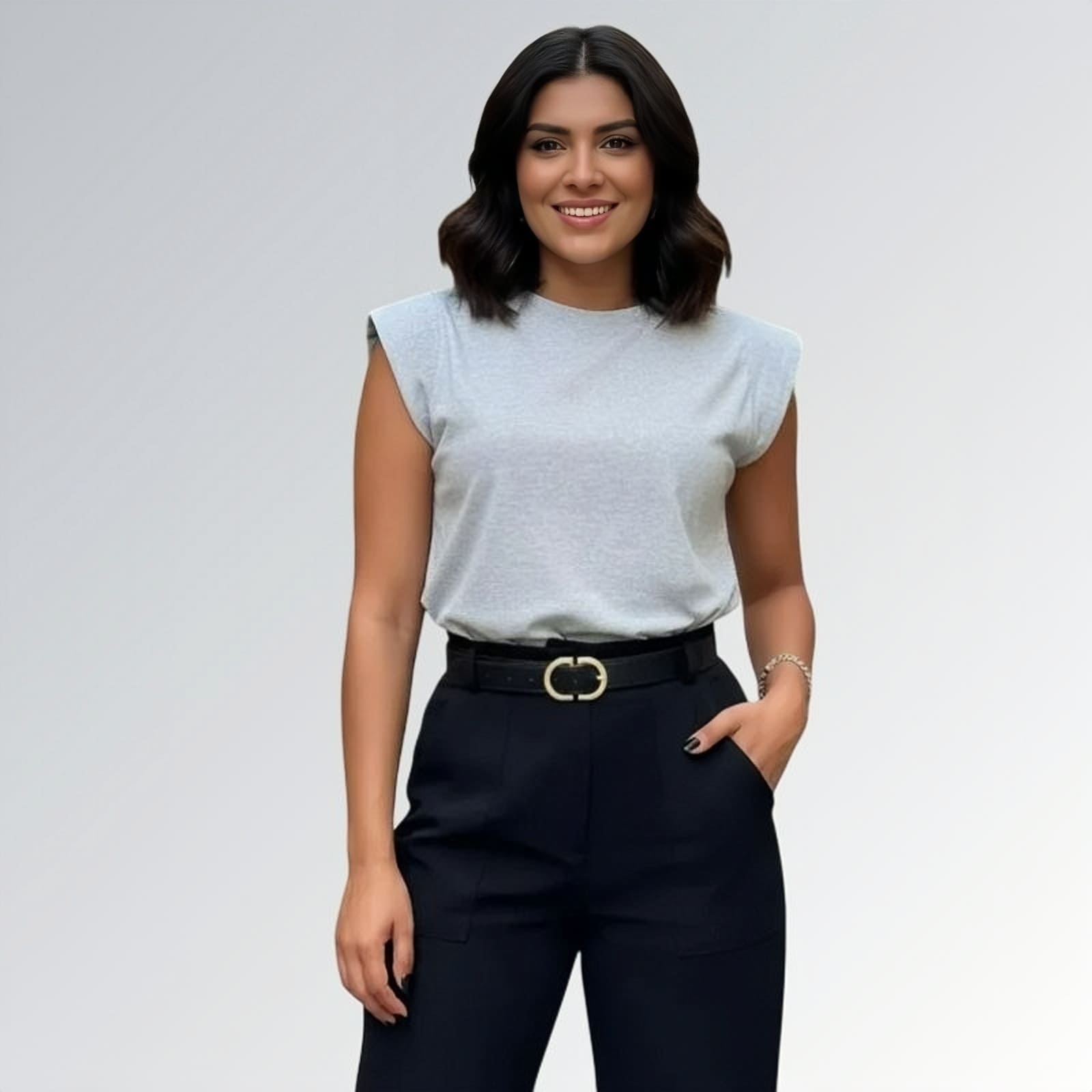 Camiseta muscle tee algodão feminina cinza sem mangas estilo morcego — peça moderna disponível para venda online de moda casual e sofisticada.