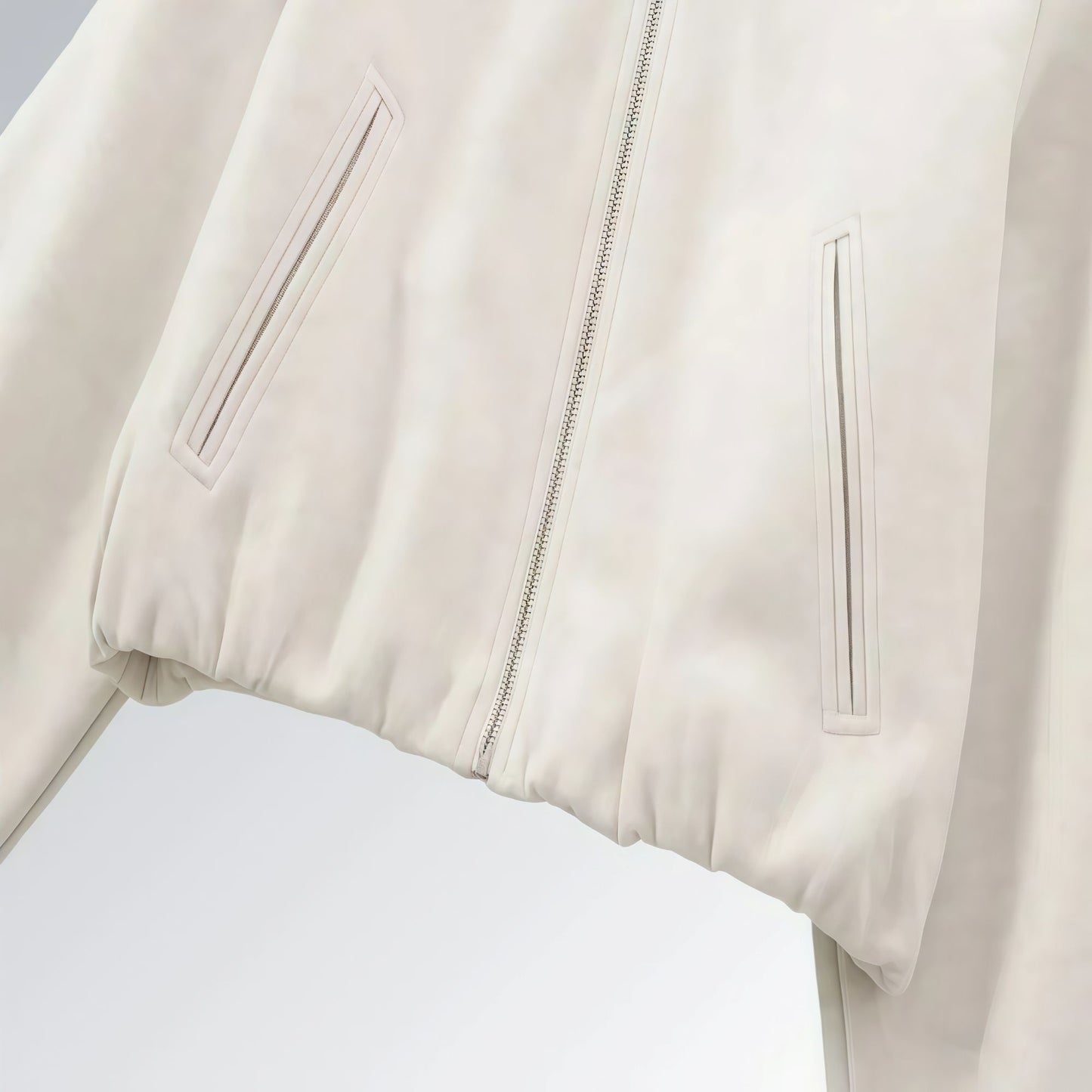 Jaqueta feminina branca com zíper metálico, mangas bufantes e bolsos frontais, estilo casual streetwear para o outono.