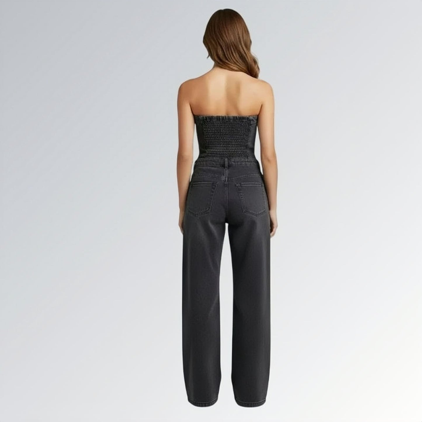 Macacão preto jeans feminino longo sem mangas com fechamento frontal por botões, cintura ajustada e pernas largas,  peça moderna disponível para venda online de moda casual e elegante.