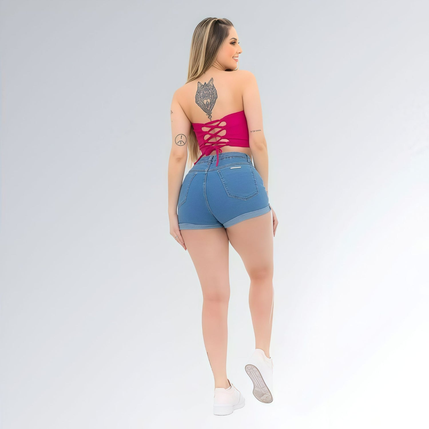 Shorts Jeans Feminino Levanta Bumbum Com Detalhe na Barra Dobrada Jz New Moda