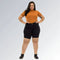 Shorts pedal feminino plus size preto, cintura alta, modelo premium com bolsos laterais e fechamento frontal.