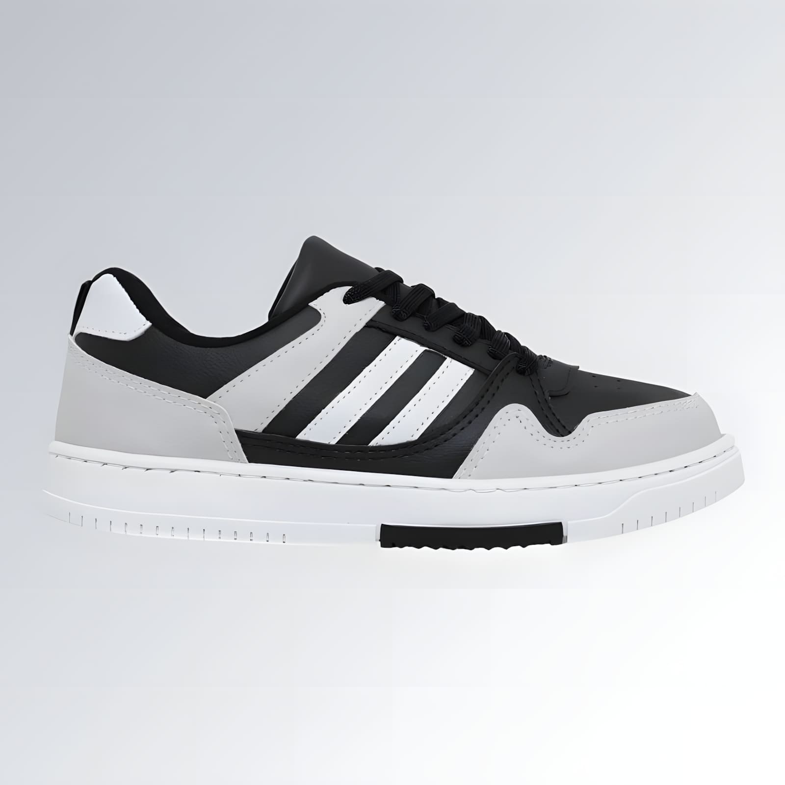 Tênis casual preto e branco masculino, confortável, bico redondo e com sola antiderrapante.