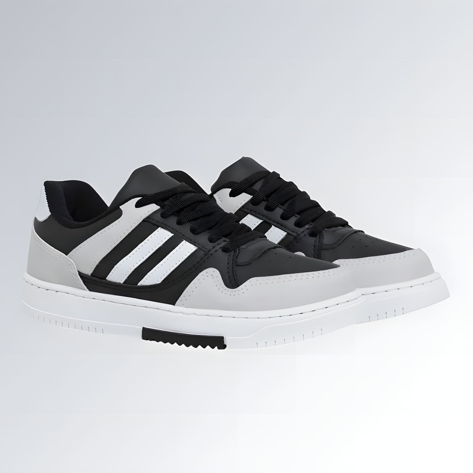 Tênis casual preto e branco masculino, confortável, bico redondo e com sola antiderrapante.