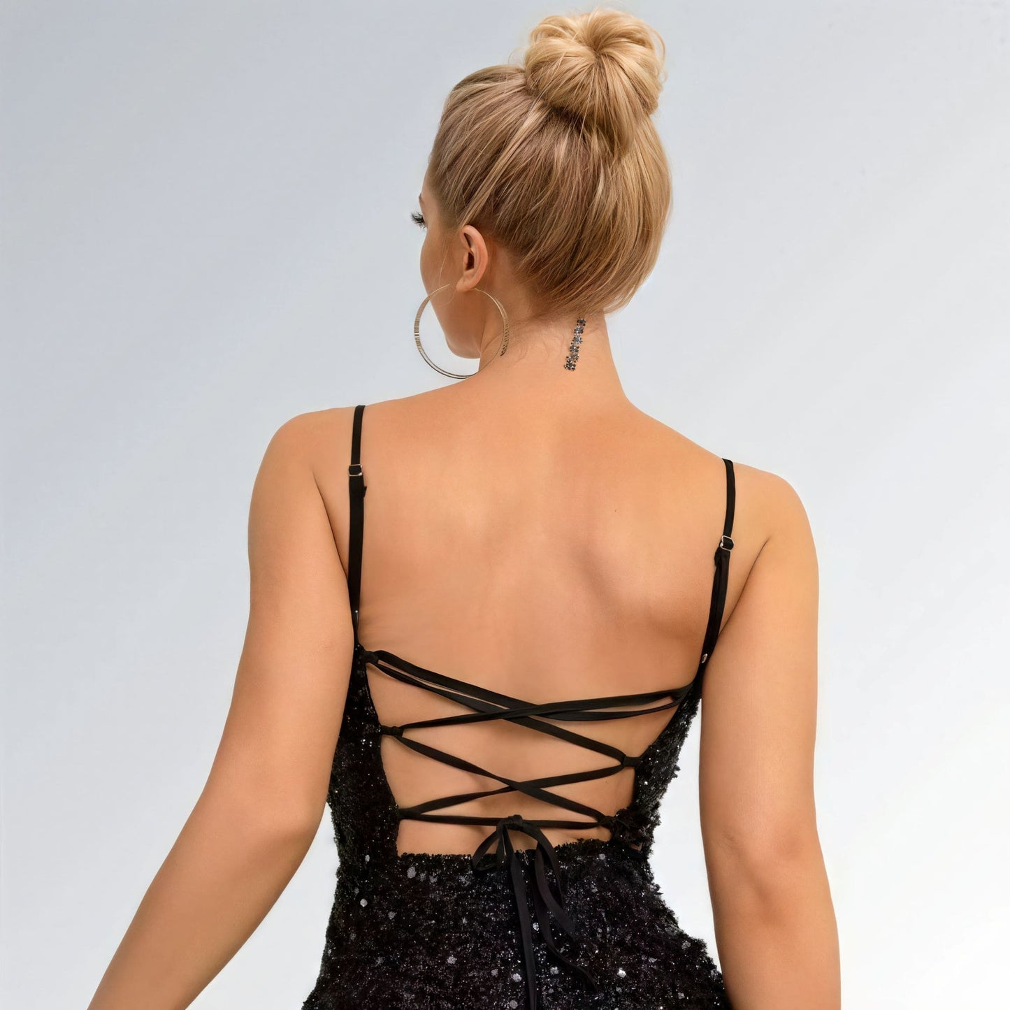 Vestido_Lantejoulas_Decote_em_V_FEMININO_PRETO Jz new moda model